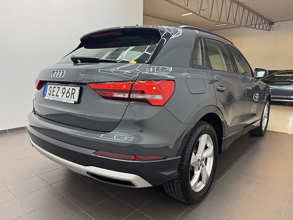 Audi Q3 3 of 5
