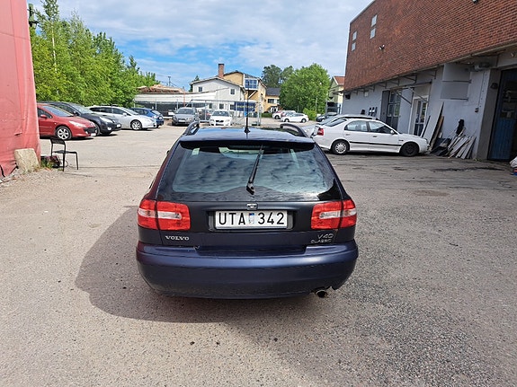 Volvo V40 4 of 5