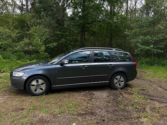 Volvo V50 3 of 5