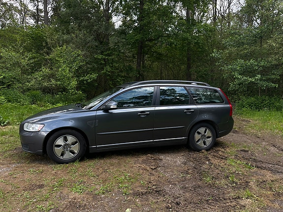 Volvo V50 2 of 5