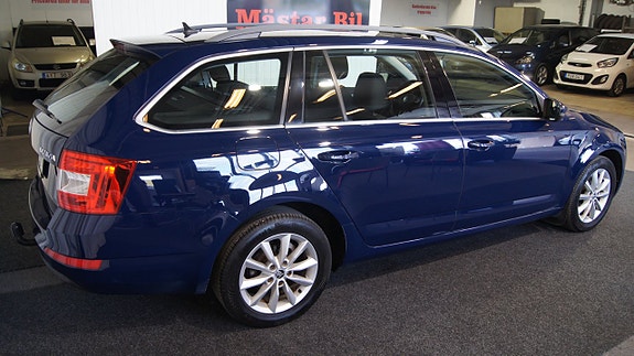 Skoda Octavia 2 of 5