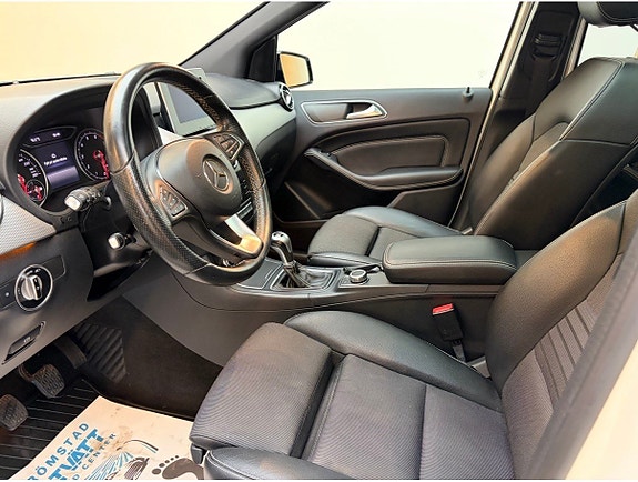 Mercedes-Benz B180 5 of 5