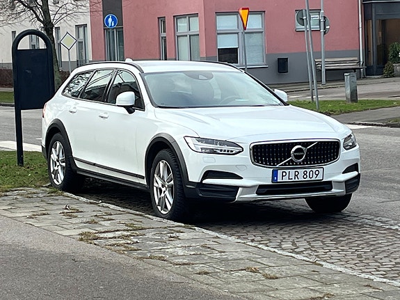 Volvo V90 Cross Country 2 of 2