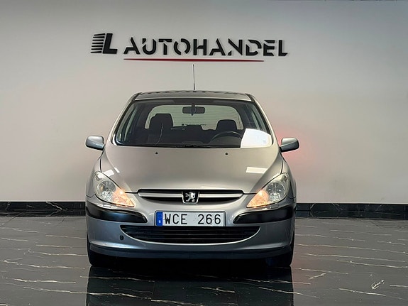 Peugeot 307 2 of 5