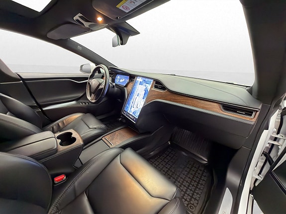 Tesla Model S 28 of 30