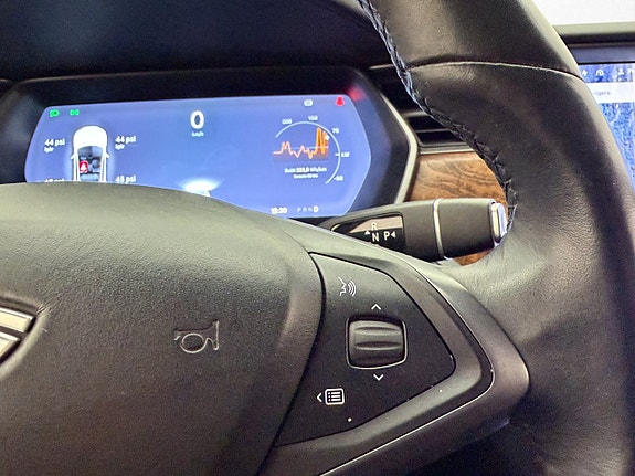 Tesla Model S 17 of 30