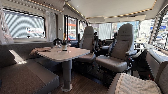 Etrusco I 7400 SB 4400 kg / 180 hk / Aut / Taksäng / Solcell- Prissänkt! 5 of 21