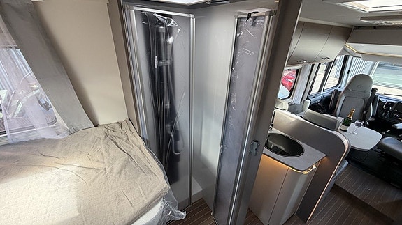 Etrusco I 7400 SB 4400 kg / 180 hk / Aut / Taksäng / Solcell- Prissänkt! 18 of 21