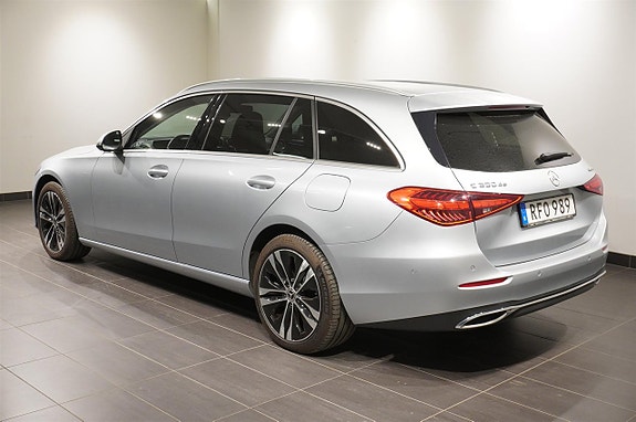 Mercedes-Benz C300 3 of 5