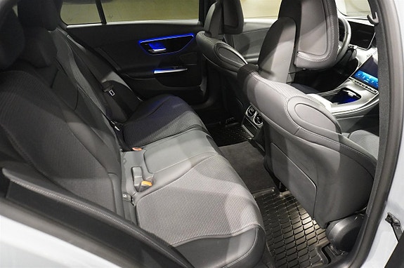 Mercedes-Benz C300 8 of 17