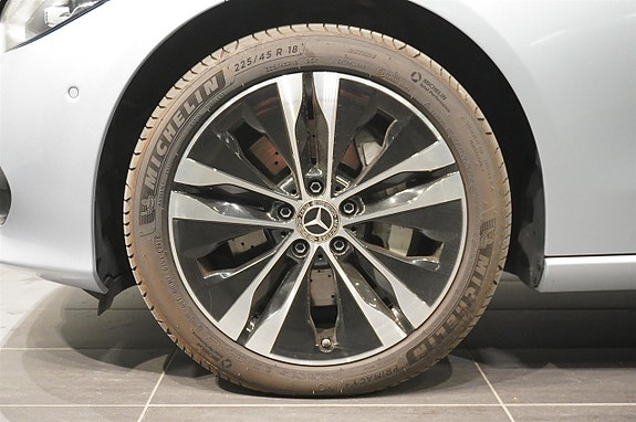 Mercedes-Benz C300 7 of 17