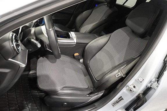 Mercedes-Benz C300 4 of 5