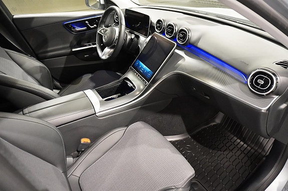 Mercedes-Benz C300 9 of 17