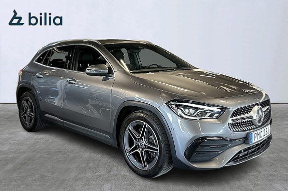 Mercedes-Benz GLA200 2 of 5