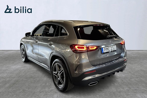 Mercedes-Benz GLA200 3 of 5