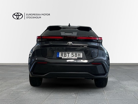 Toyota C-HR 4 of 5
