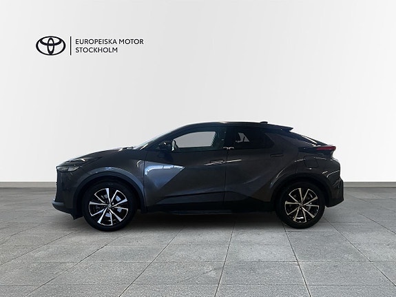 Toyota C-HR 3 of 5