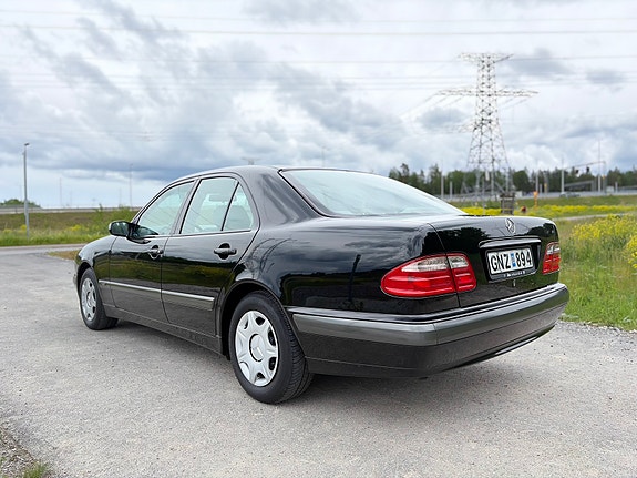 Mercedes-Benz E200 2 of 5