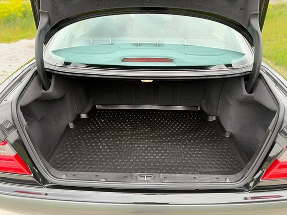 Mercedes-Benz E200 14 of 14