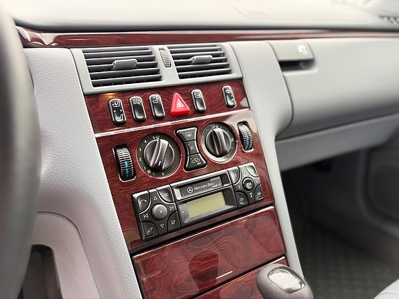 Mercedes-Benz E200 9 of 14