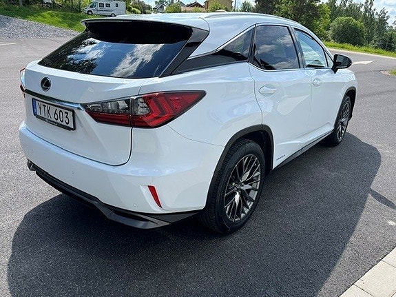 Lexus RX450h 2 of 5