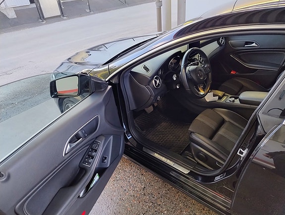 Mercedes-Benz CLA200 4 of 5