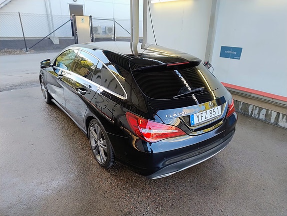 Mercedes-Benz CLA200 2 of 5