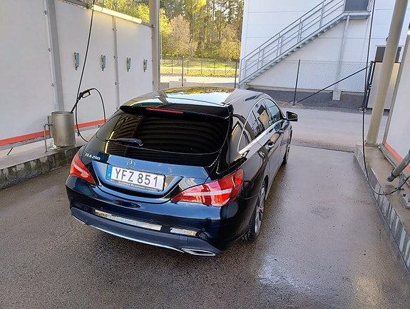 Mercedes-Benz CLA200 3 of 5