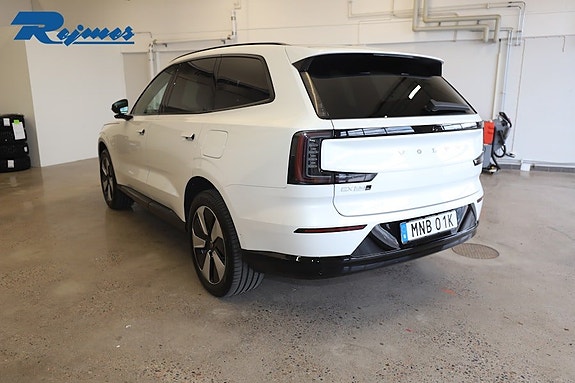 Volvo EX90 2 of 5