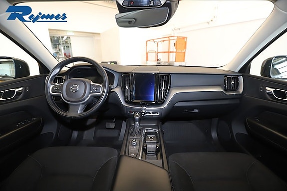 Volvo XC60 2 of 5