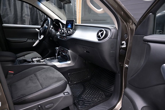Mercedes-Benz X250 d 9 of 22