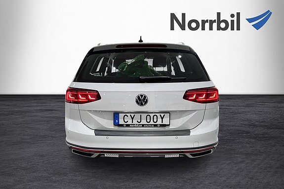 Volkswagen Passat Alltrack 6 of 16