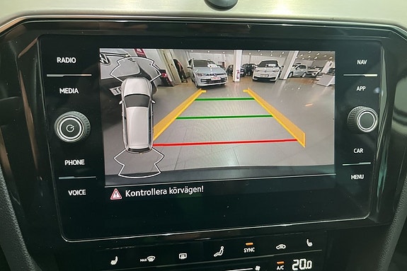 Volkswagen Passat Alltrack 12 of 16