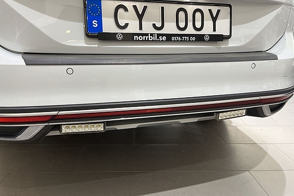 Volkswagen Passat Alltrack 3 of 5