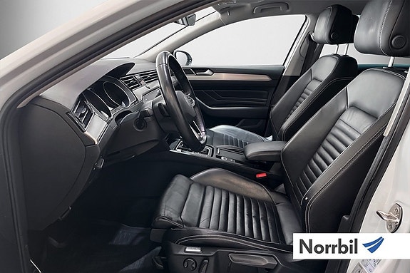 Volkswagen Passat Alltrack 10 of 16