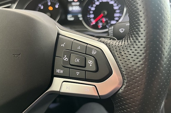Volkswagen Passat Alltrack 14 of 16