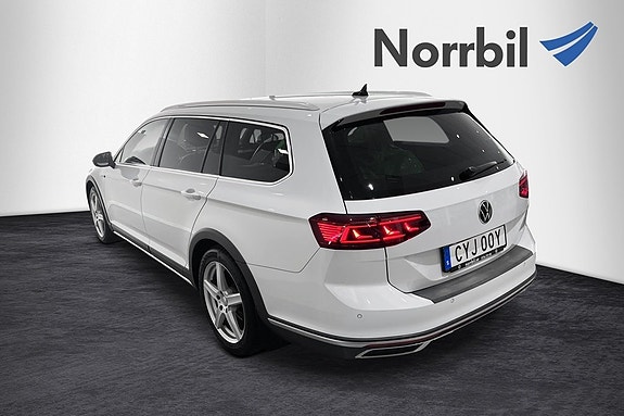 Volkswagen Passat Alltrack 7 of 16