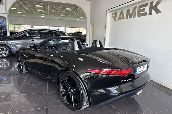 Jaguar F-TYPE 4 of 5