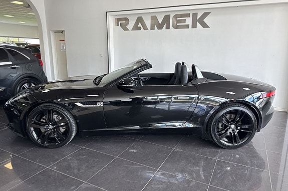 Jaguar F-TYPE 3 of 5