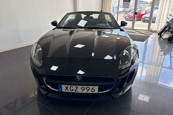 Jaguar F-TYPE 2 of 5