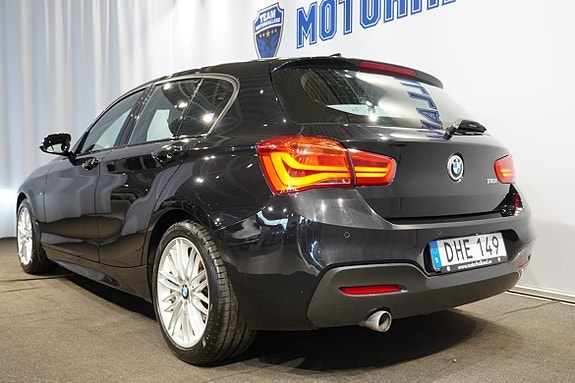 BMW 118i 3 of 5