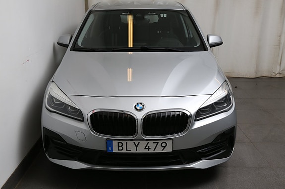BMW 218i 4 of 26