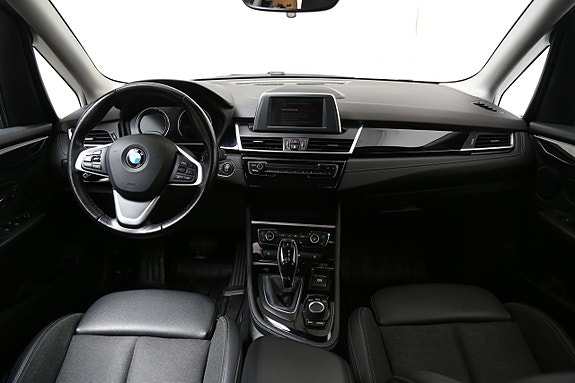 BMW 218i 9 of 26