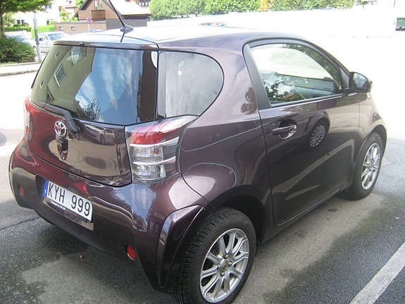 Toyota IQ 3 of 5