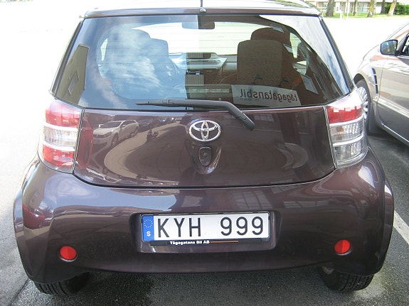 Toyota IQ 4 of 5