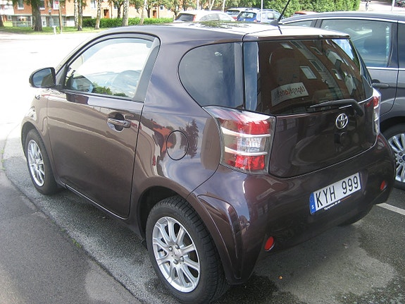 Toyota IQ 2 of 5
