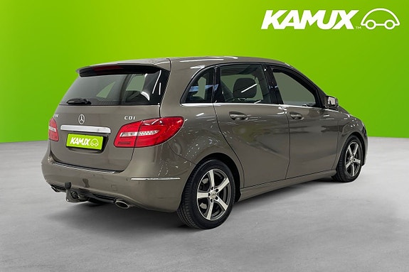 Mercedes-Benz B180 4 of 5