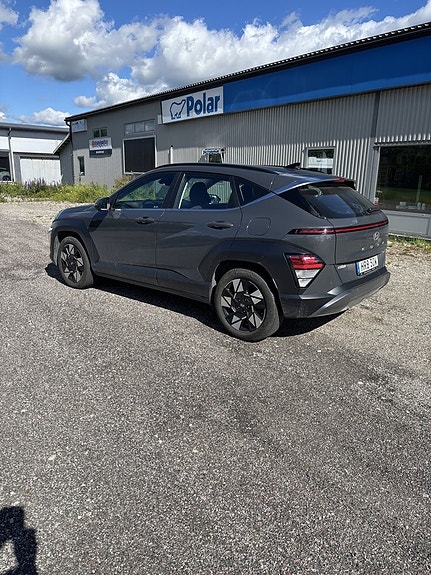 Hyundai Kona 2 of 3