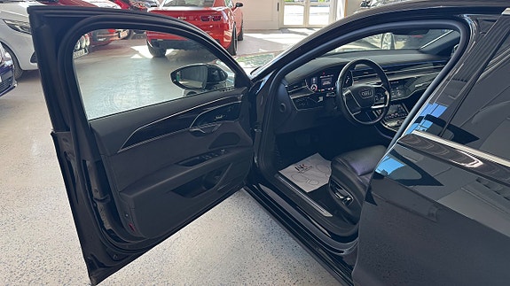 Audi A8 10 of 16