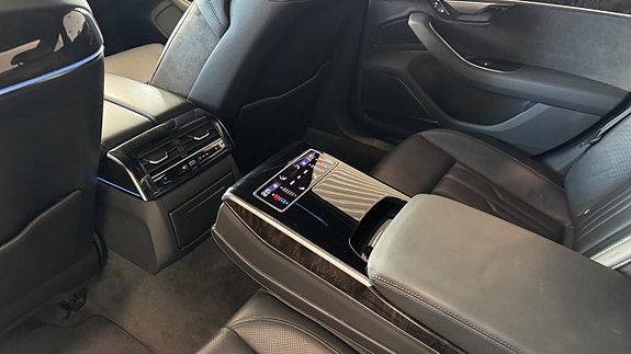 Audi A8 8 of 16